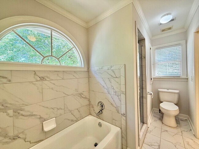 Building Photo - **OFFERING REFUNDABLE APPLICATION FEES & $250 MOVE IN PROMOTION** Incredible 5BD, 4.5BA House in ...