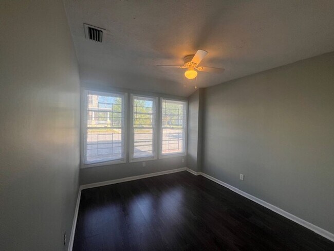 Building Photo - Springfield Living