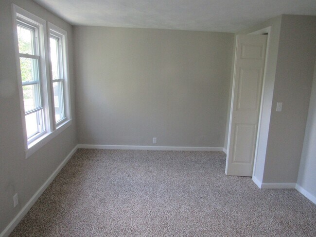 Building Photo - 19 Chapman St