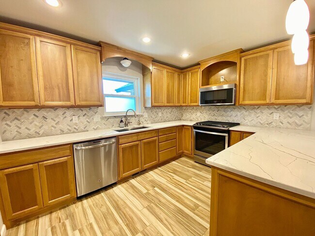 Building Photo - Gorgeous Remodeled Edmond 3 Bed 2 Bath