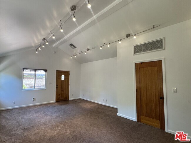 Building Photo - 4535 Matilija Ave