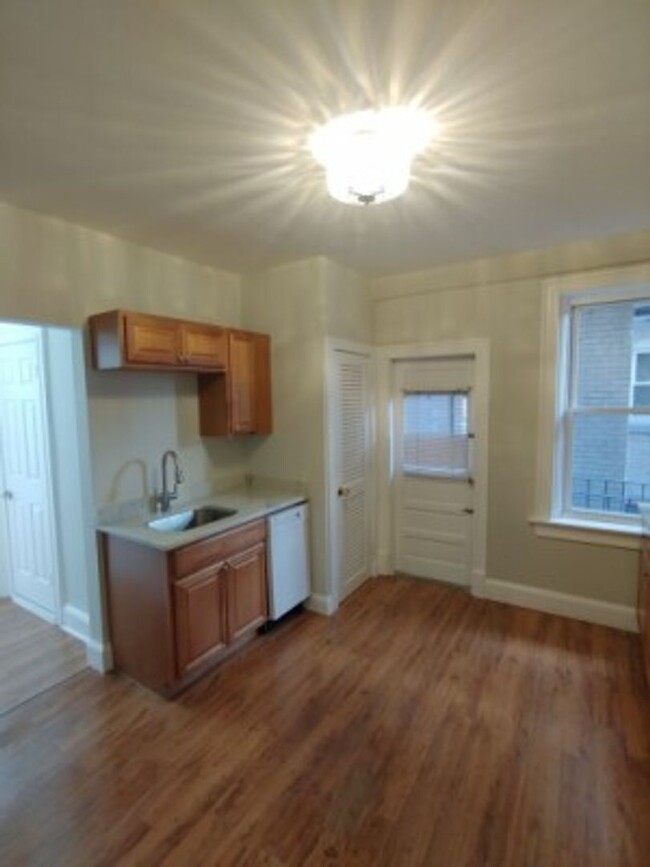 Building Photo - 2 Bedroom apartment - North End - 6/1