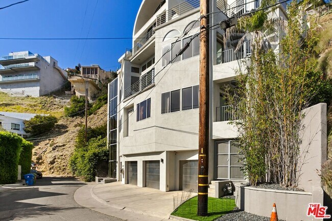 Building Photo - 8435 Franklin Ave