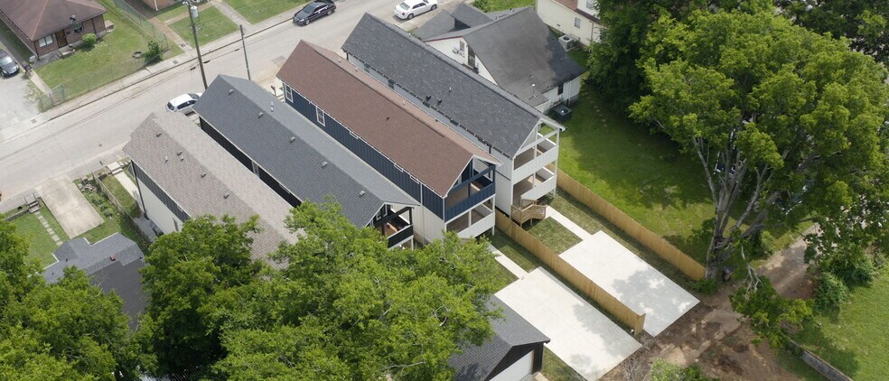 Building Photo - 2416 Albion St