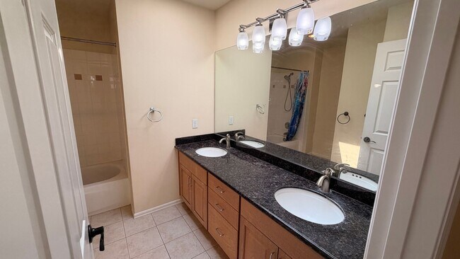 Building Photo - Beautiful Upgraded 4 Bedroom 2.75 Bath Home in Sammamish