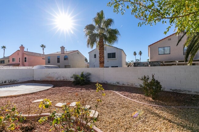 Building Photo - Lovely 1 story home near Warm Springs and Green Valley Pkwy with LARGE backyard!