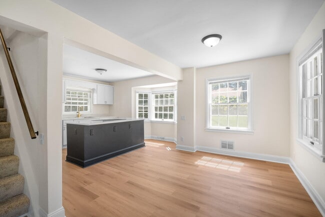 Building Photo - 8104 N 44th St