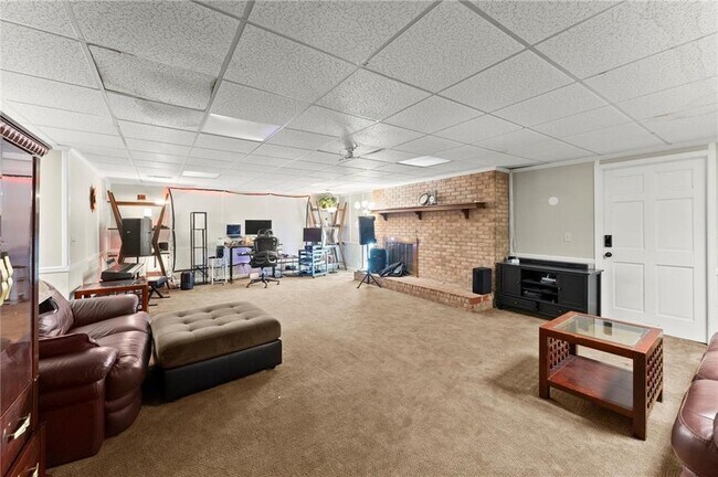 Building Photo - 5785 Northside Dr NW