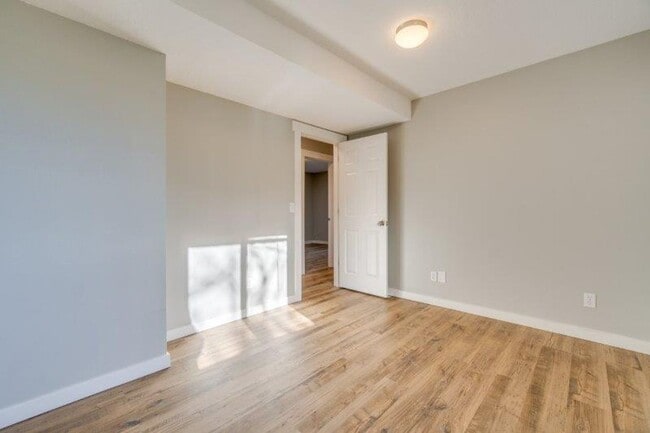Building Photo - Updated 3 Bedroom, 1.5 Bathroom Duplex in ...