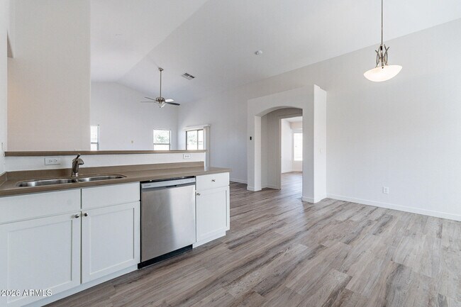 Building Photo - 24866 W Huntington Dr