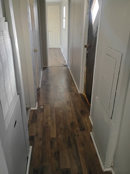 Building Photo - 112 Norris Ave SE