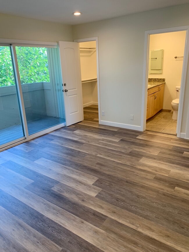 Building Photo - 16765 Barefoot Cir