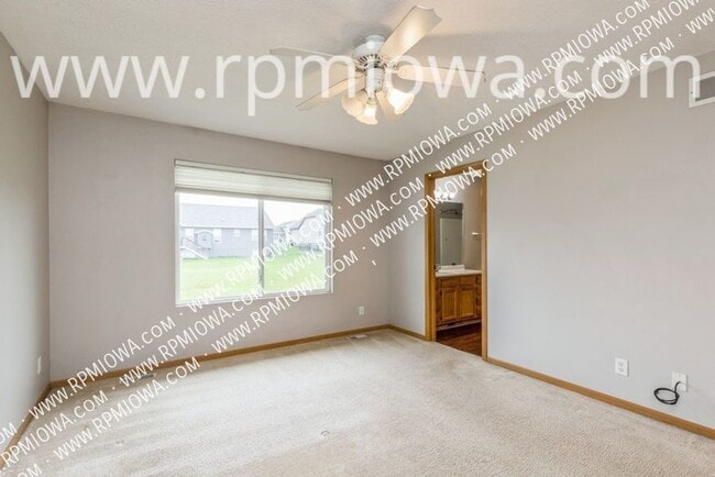 Building Photo - 908 SW 47th Cir