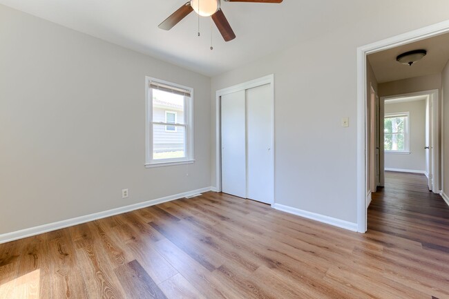 Building Photo - 602 SE 5th St