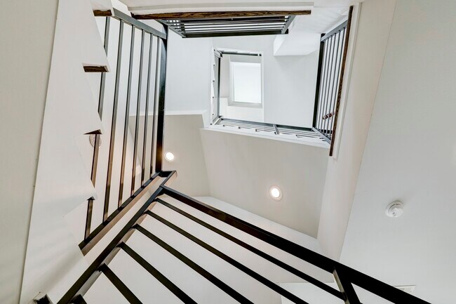 Building Photo - 5622 Kiam St