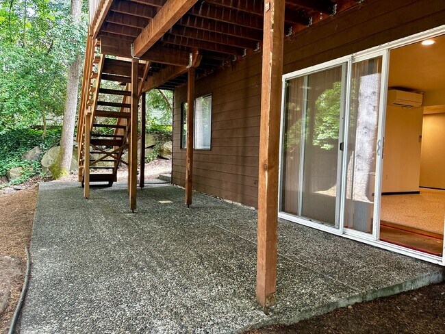 Building Photo - Amazing Lake Forest Park Home