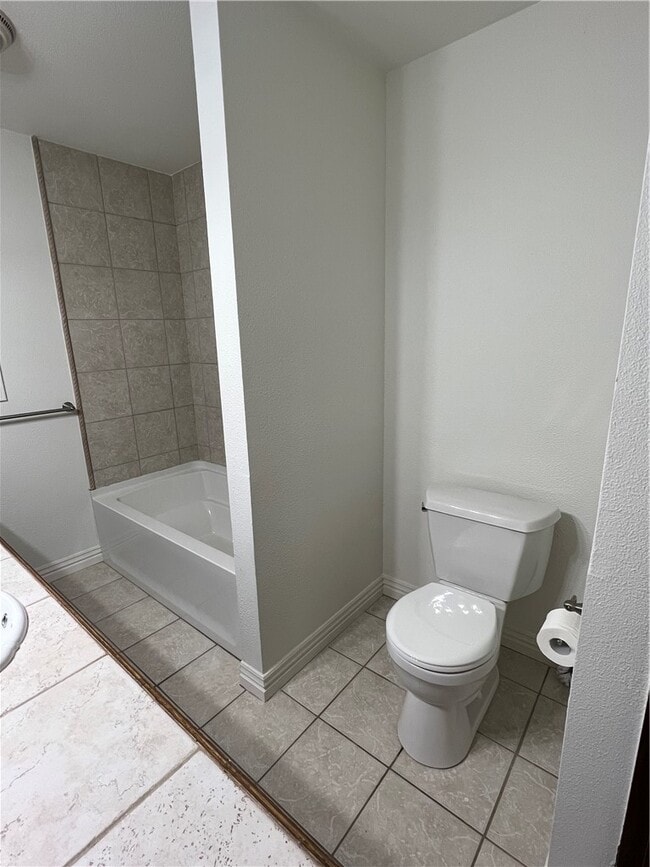 Building Photo - 1607 Mayflower Rd