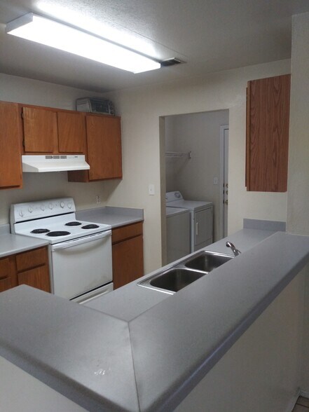 Building Photo - 855 Sagewood Trl