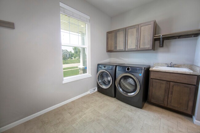 Building Photo - 7850 W Mourning Dove Ln