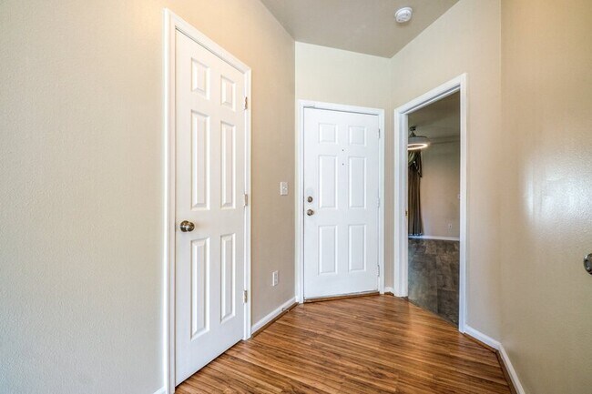 Building Photo - 3701 Bay Crescent