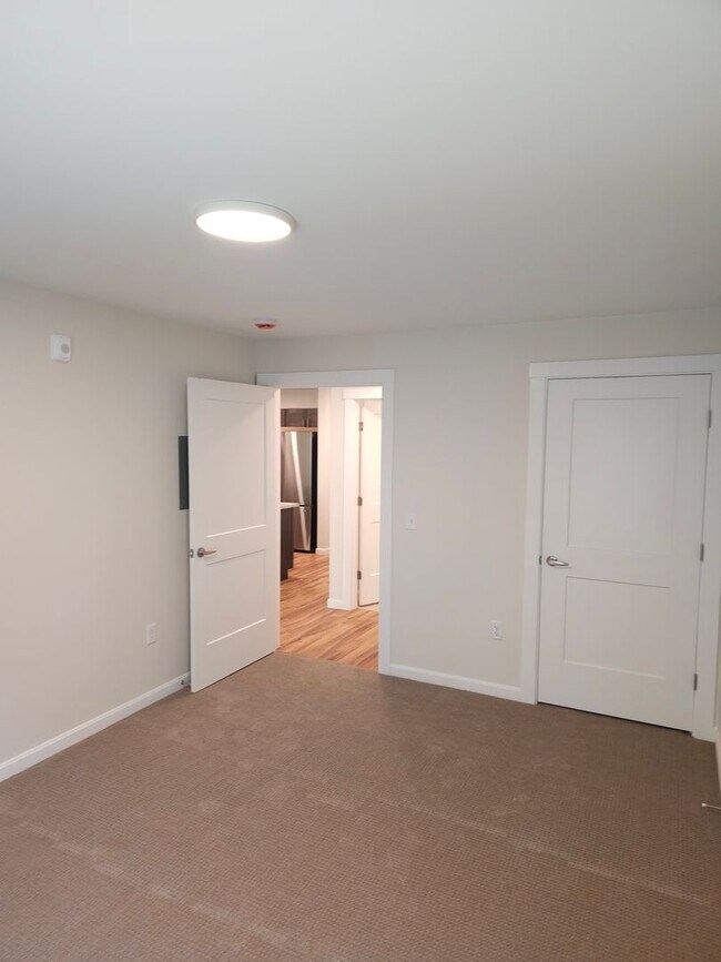 Building Photo - Village at Autumn Pond II: One Bedroom wit...