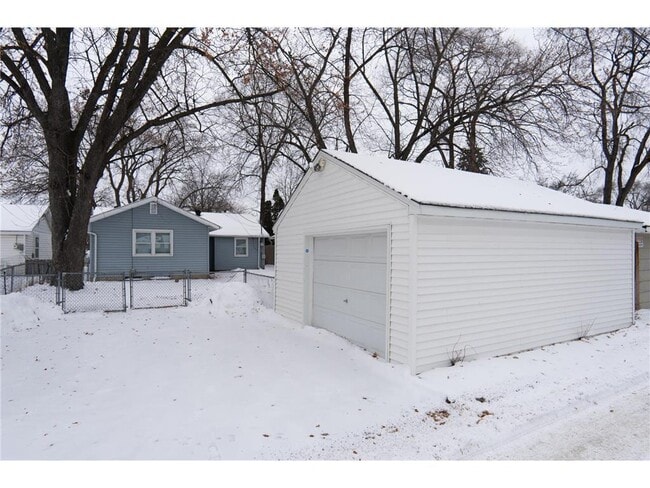 Building Photo - 5048 N Girard Ave