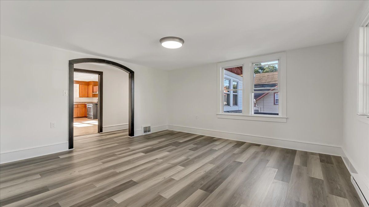 Building Photo - 960 Main St