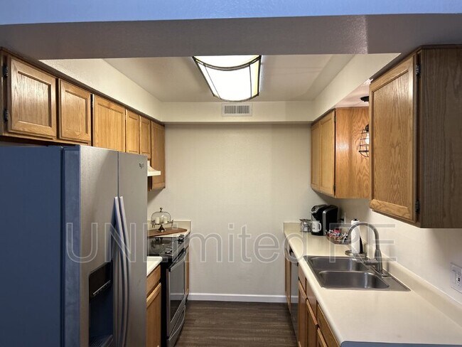 Building Photo - 1000 N Beaver St