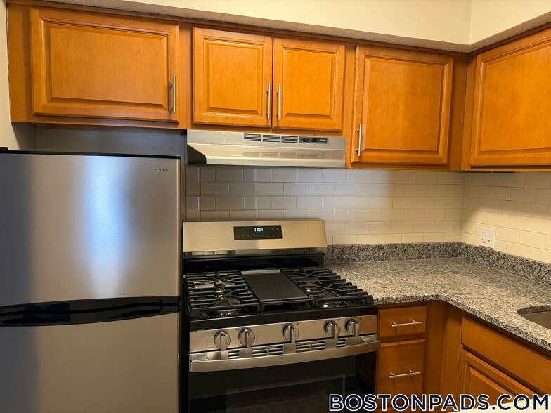 Building Photo - 60 Reservoir St