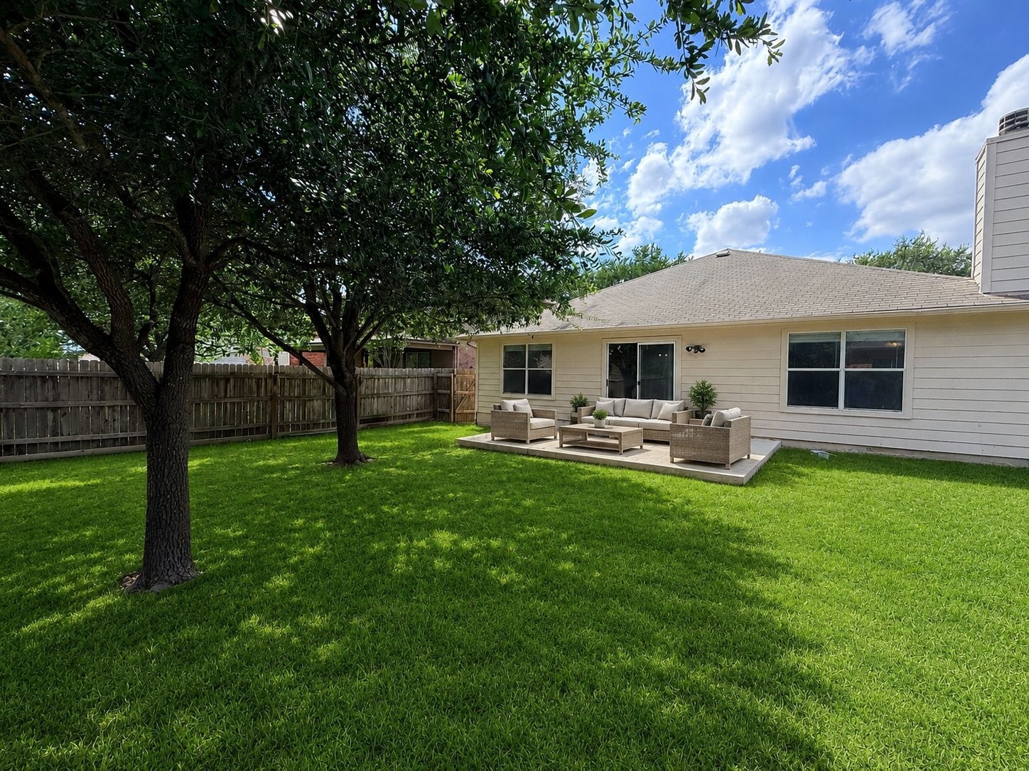 Building Photo - 233 Covent Dr