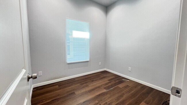 Building Photo - 4922 Dalhart Dr