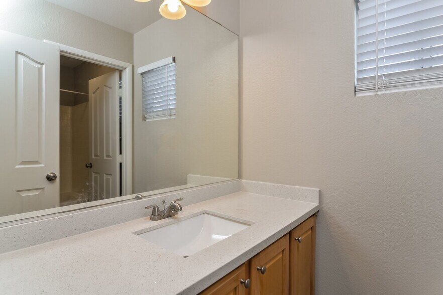 Building Photo - 1521 Knudson Ct