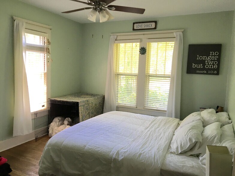 Master Bedroom - 3613 Meadowbrook Ave