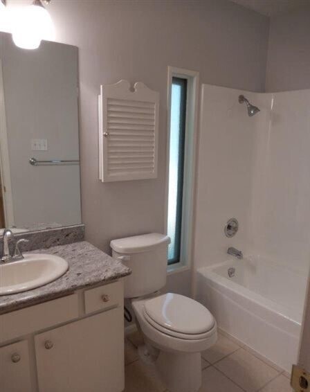 Building Photo - Available July 6: Spacious Home With Large...