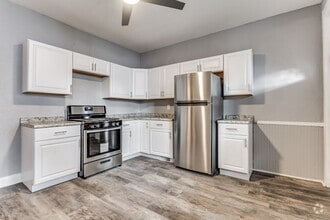 Building Photo - 2 Bedroom/1 Bath in Carrick - Available JULY!