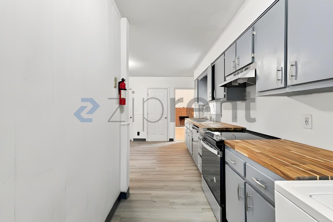 Building Photo - Unit 1st floor