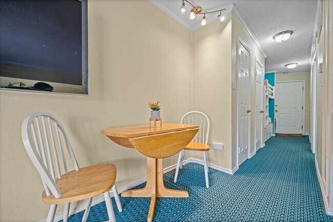 Building Photo - 6102 Seawall Blvd