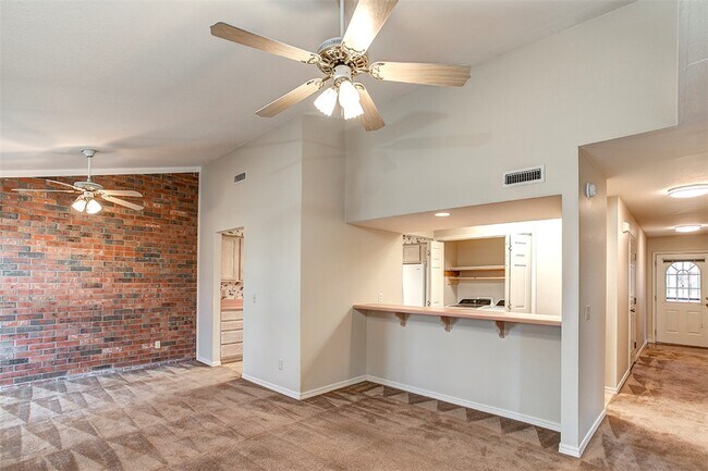 Building Photo - 706 Meghan St