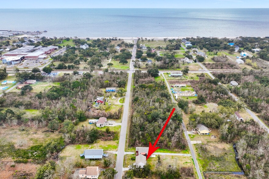 Building Photo - 343 Henderson Ave