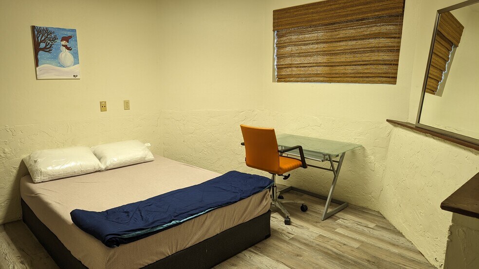 Building Photo - 163 Gifford Ave