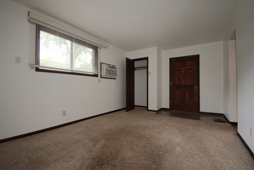 Building Photo - 803 8th St N