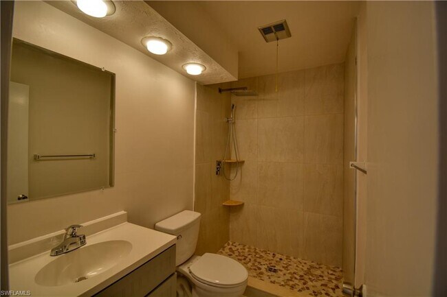 Building Photo - 859 Palm View Dr