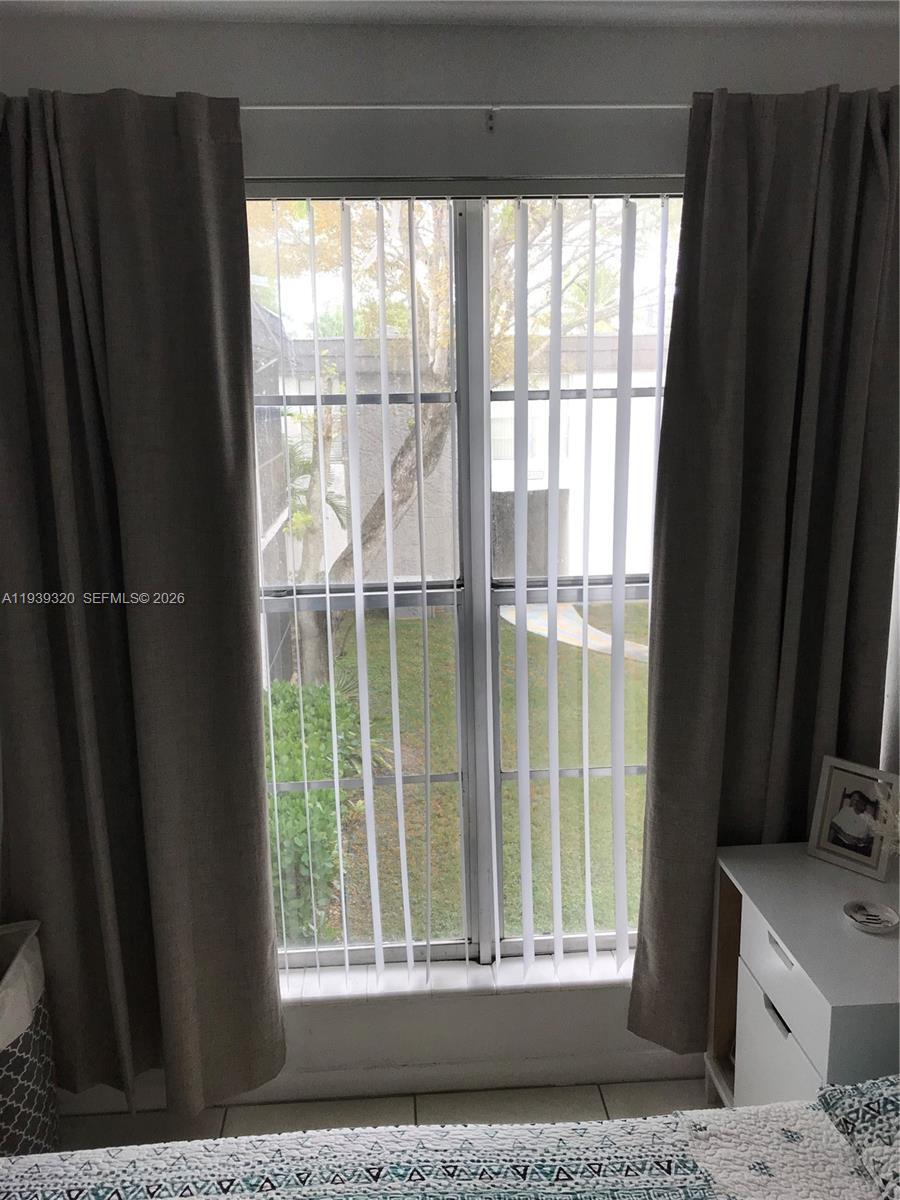 Building Photo - 10353 N Kendall Dr