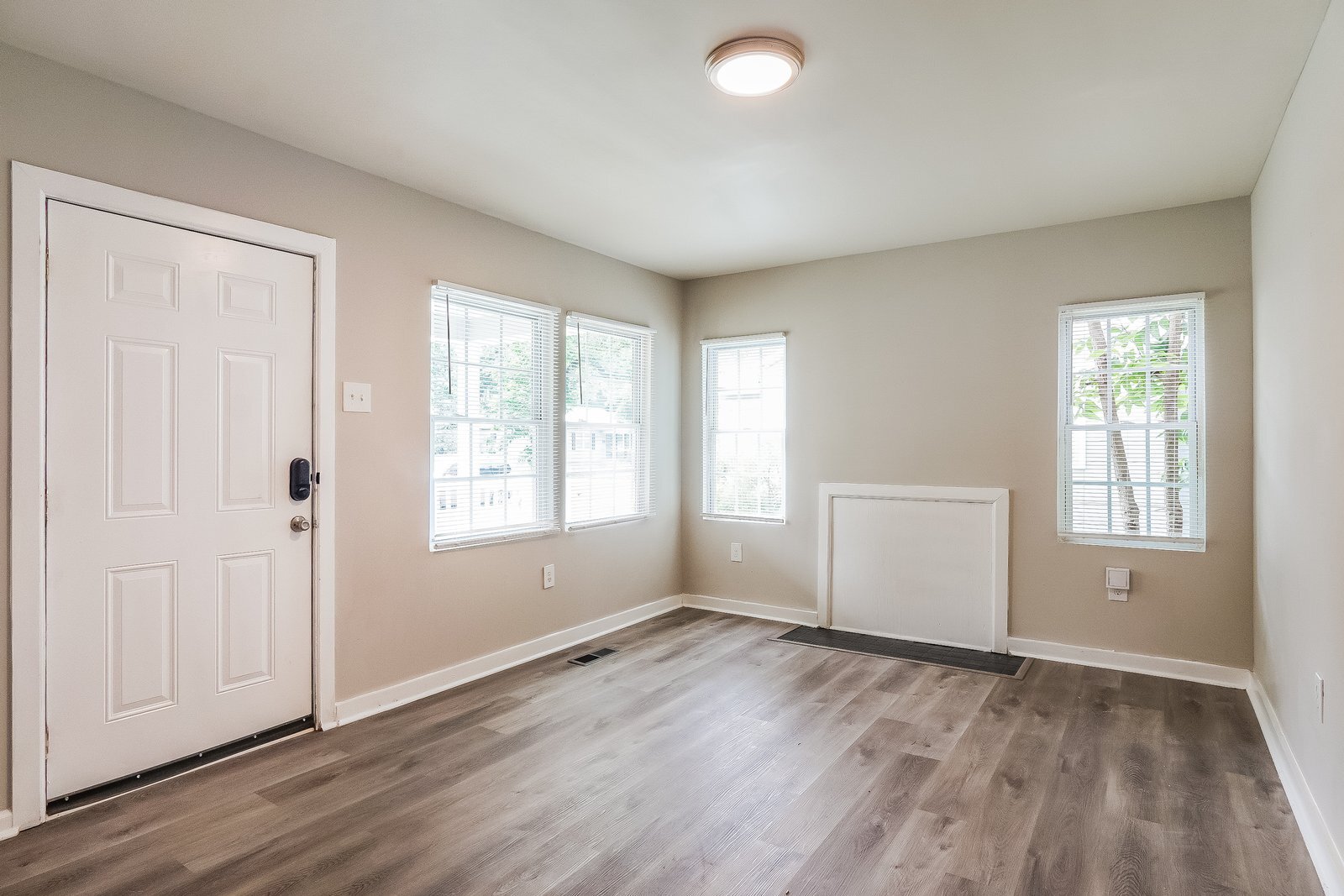 Building Photo - 7020 1st Ave S