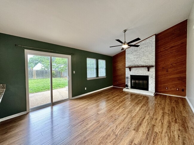 Building Photo - READY 05-15-25!! Ranch Home w/2-Car Garage...