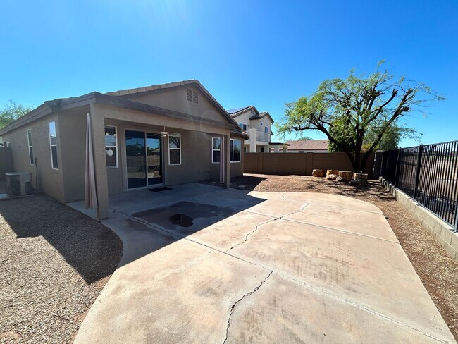 Building Photo - Move-In Special! Updated 3 Bed / 2bath Gilbert Home with New Paint, No Carpet and on the Course