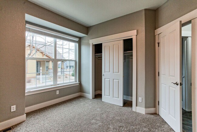 Building Photo - 2 Bedroom 2 Bath Loveland Ranch Home