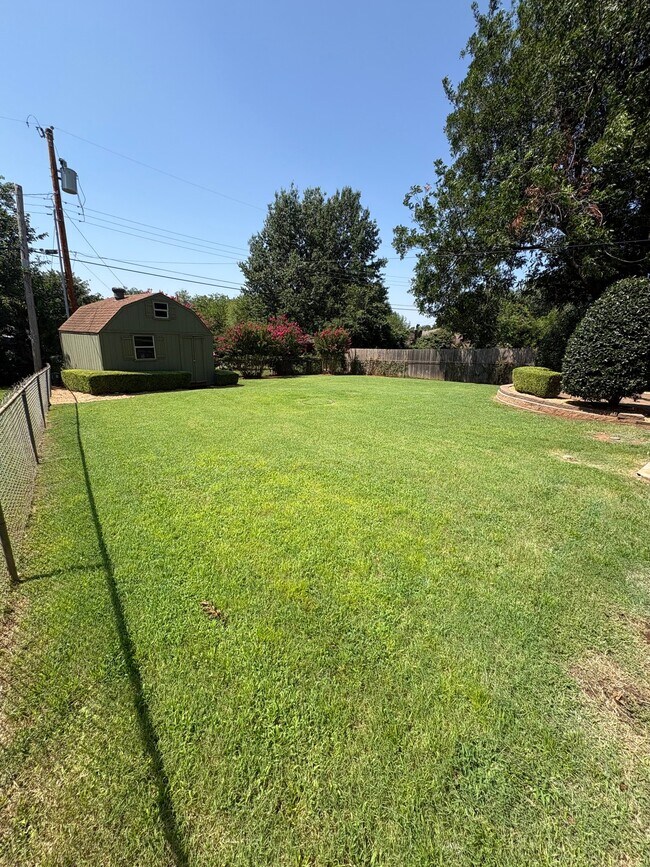 Building Photo - 220 Tullahoma Dr