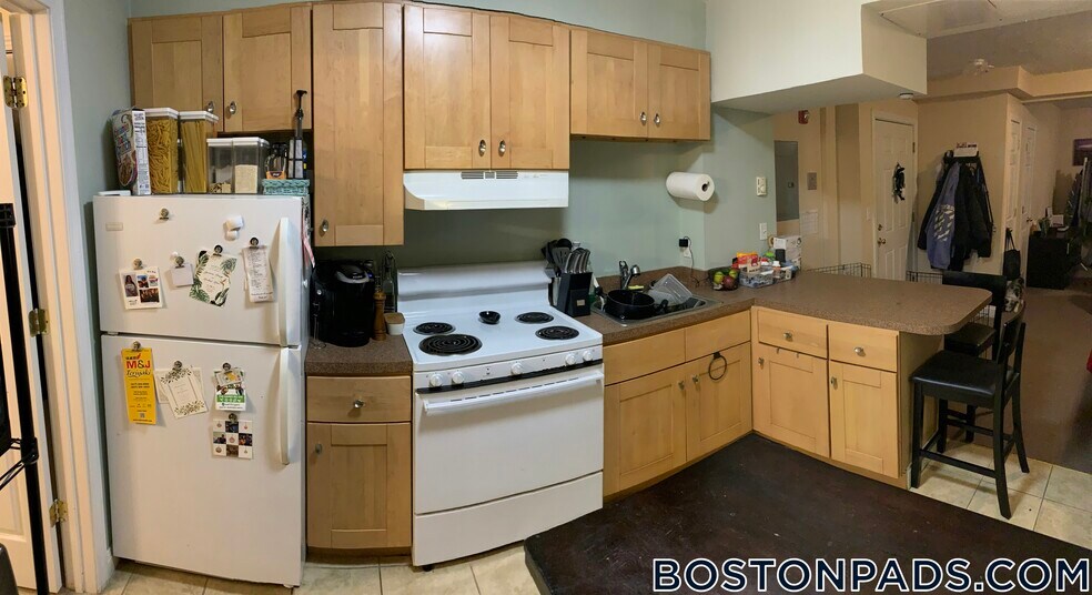 Building Photo - 883 Huntington Ave