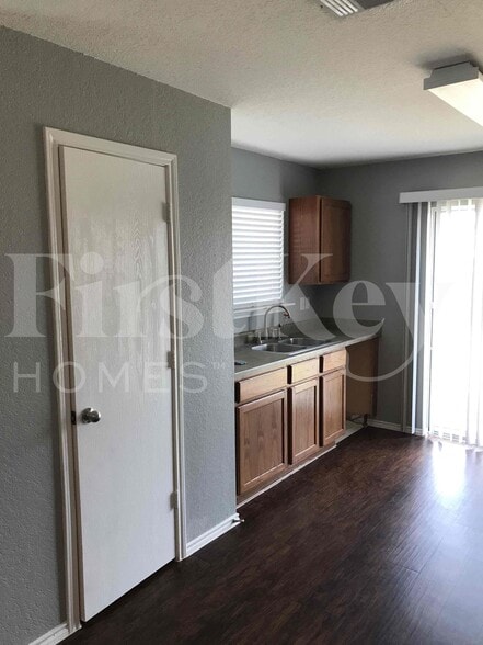 Building Photo - 9655 Shorebird Ln